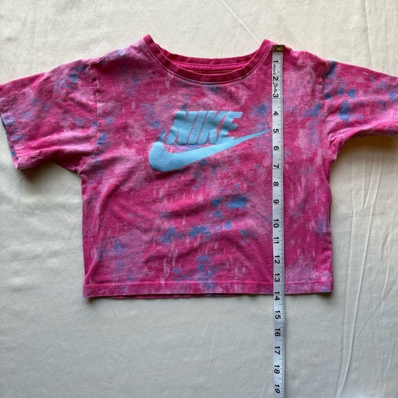 Nike Girls cotton shorts set fuchsia tie-dye  boxy shirt and blue biker shorts - Picture 3 of 16